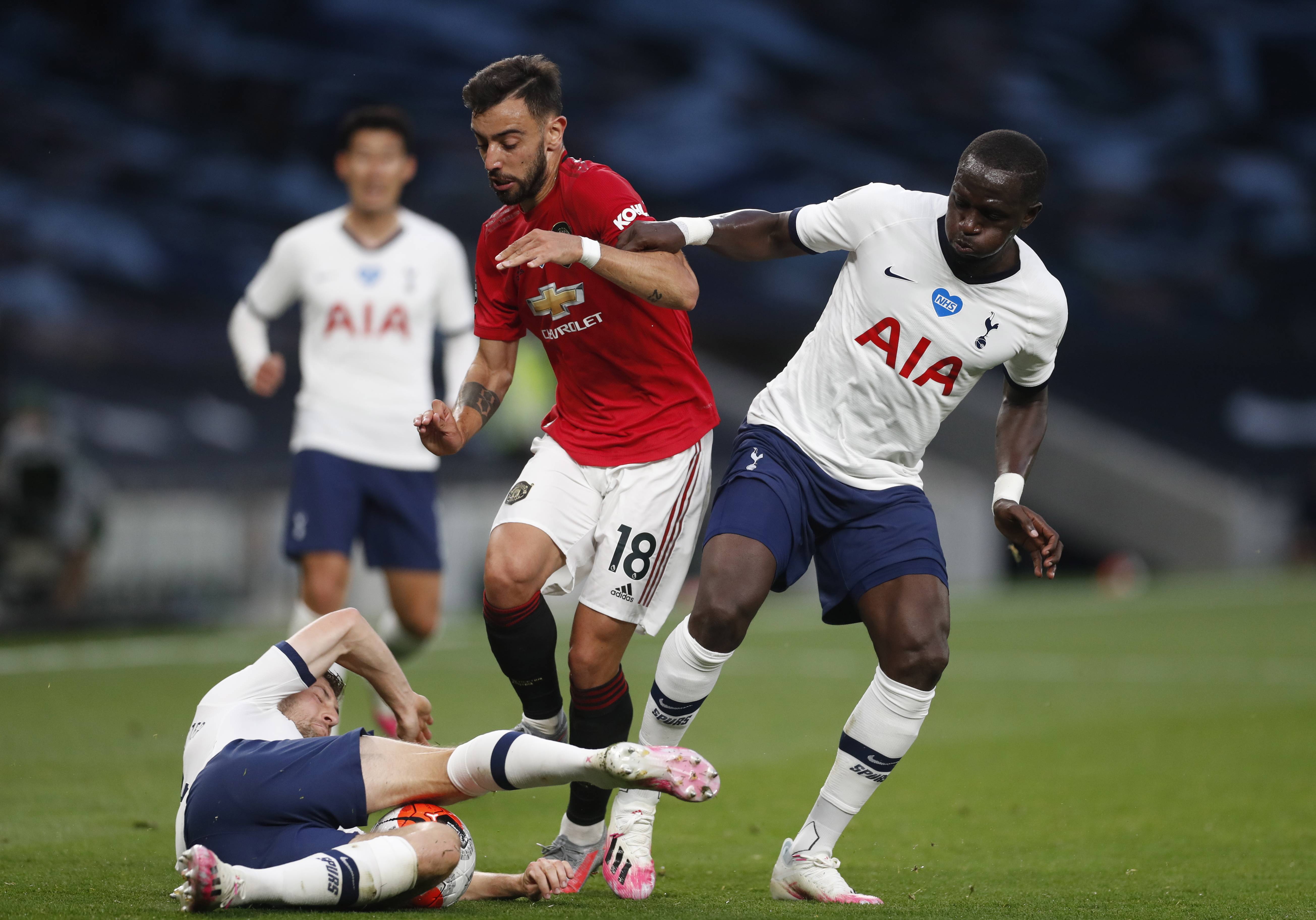 但他依然坚 但他依然坚